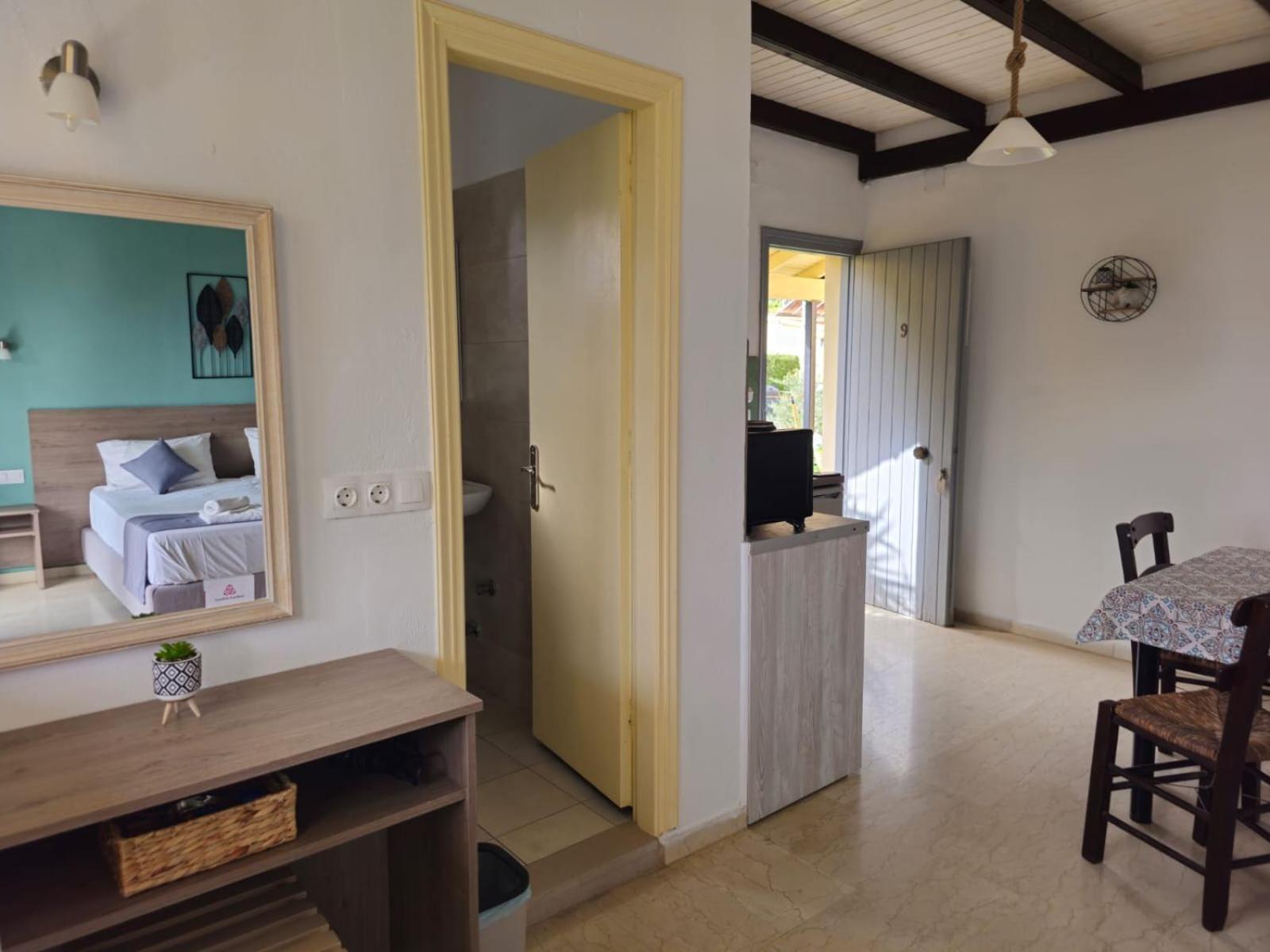 Gardelis Gardens Apartment Benitses  Phòng bức ảnh