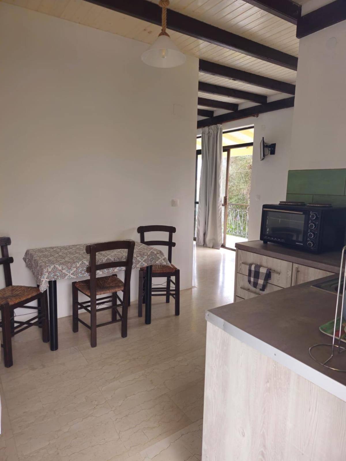 Gardelis Gardens Apartment Benitses  Phòng bức ảnh