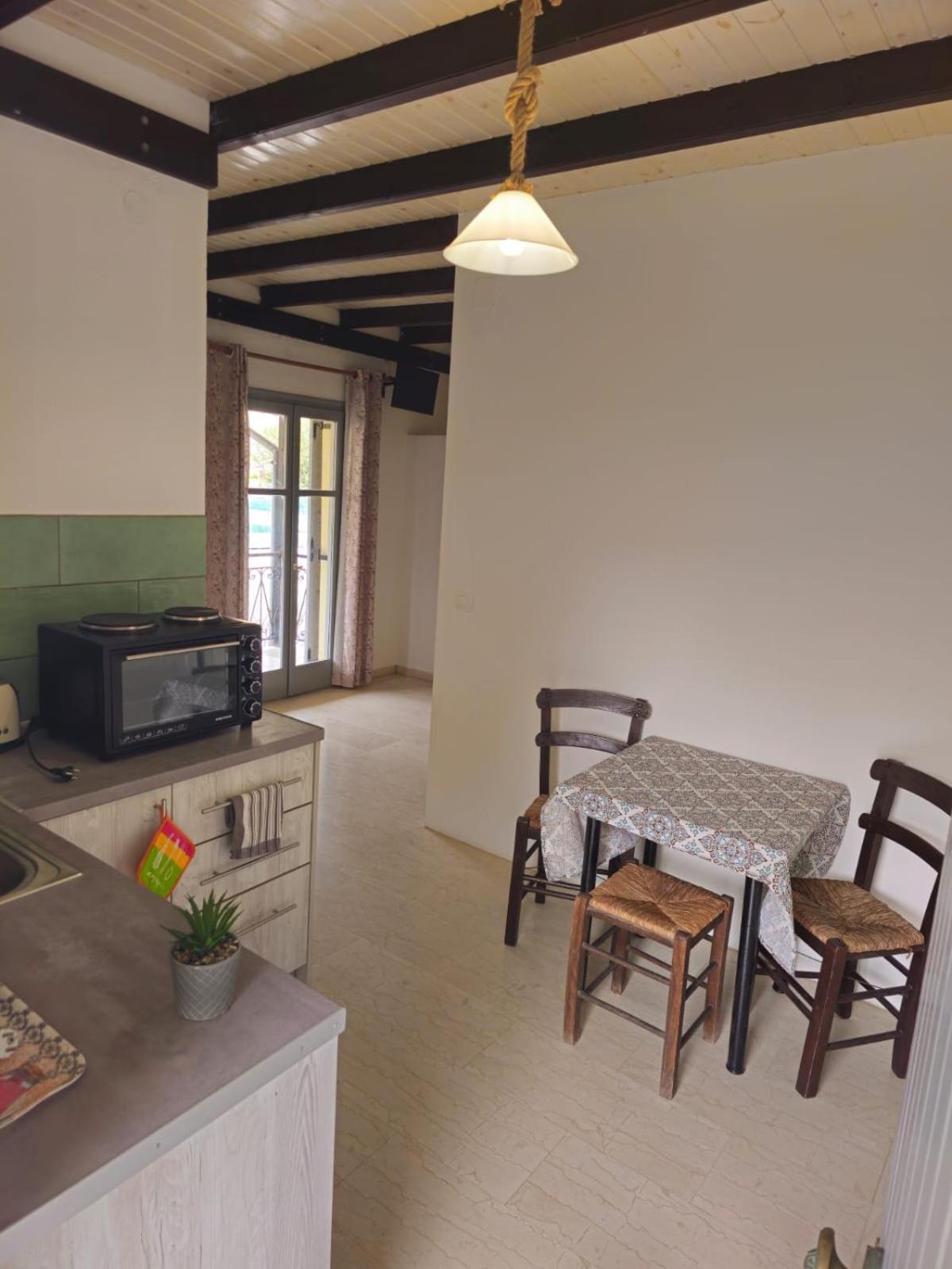 Gardelis Gardens Apartment Benitses  Phòng bức ảnh