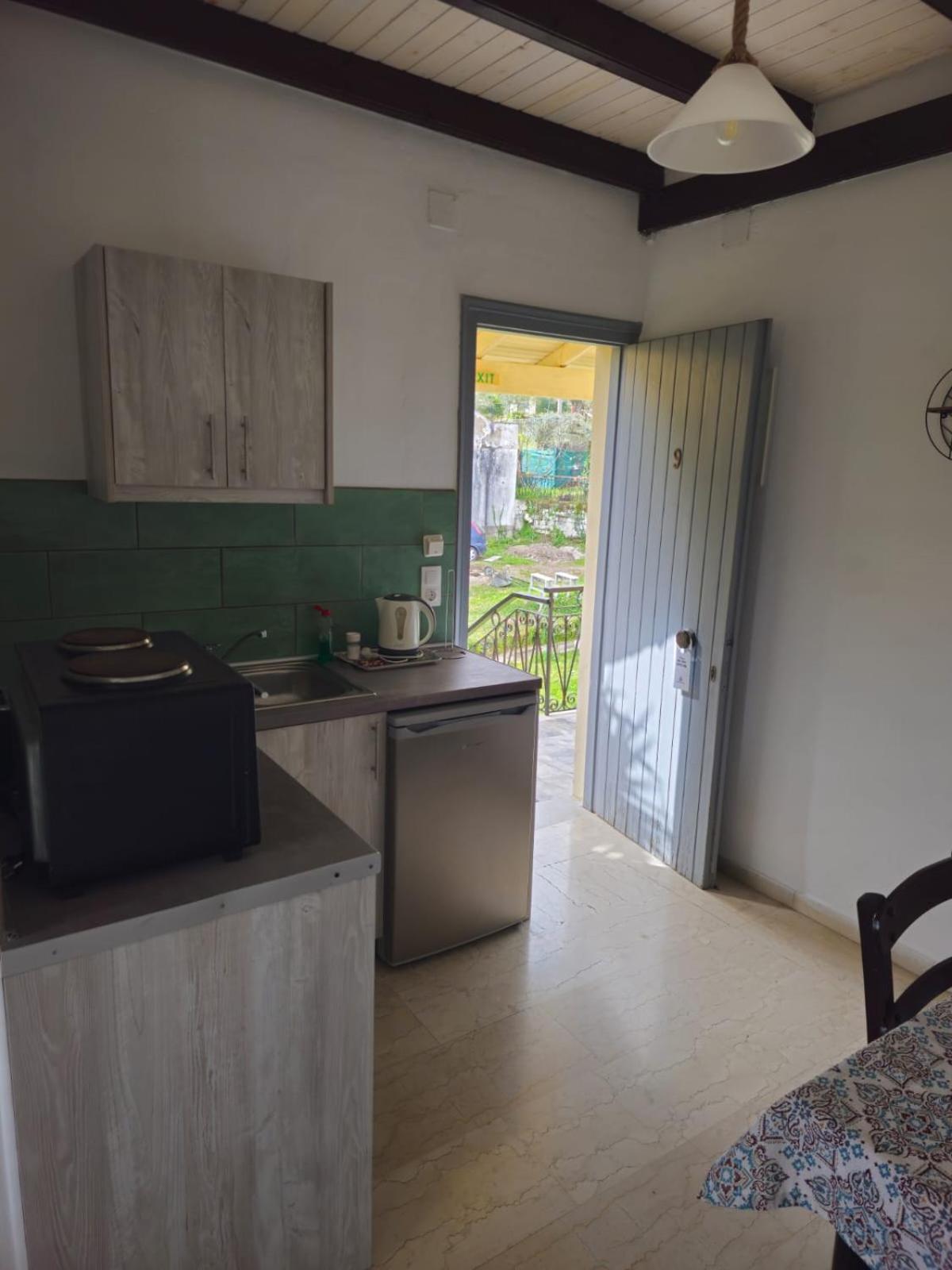 Gardelis Gardens Apartment Benitses  Phòng bức ảnh