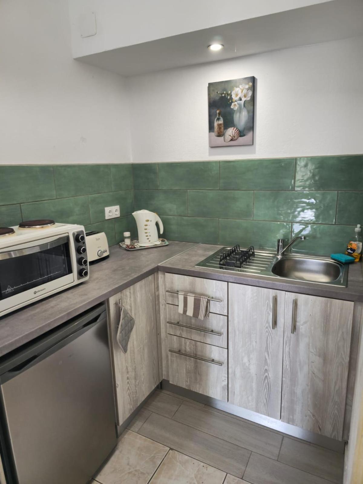 Gardelis Gardens Apartment Benitses  Phòng bức ảnh