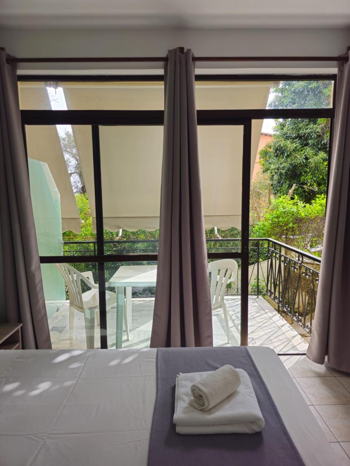 Gardelis Gardens Apartment Benitses  Phòng bức ảnh
